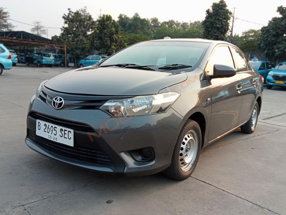 Mobil Toyota Limo 2014