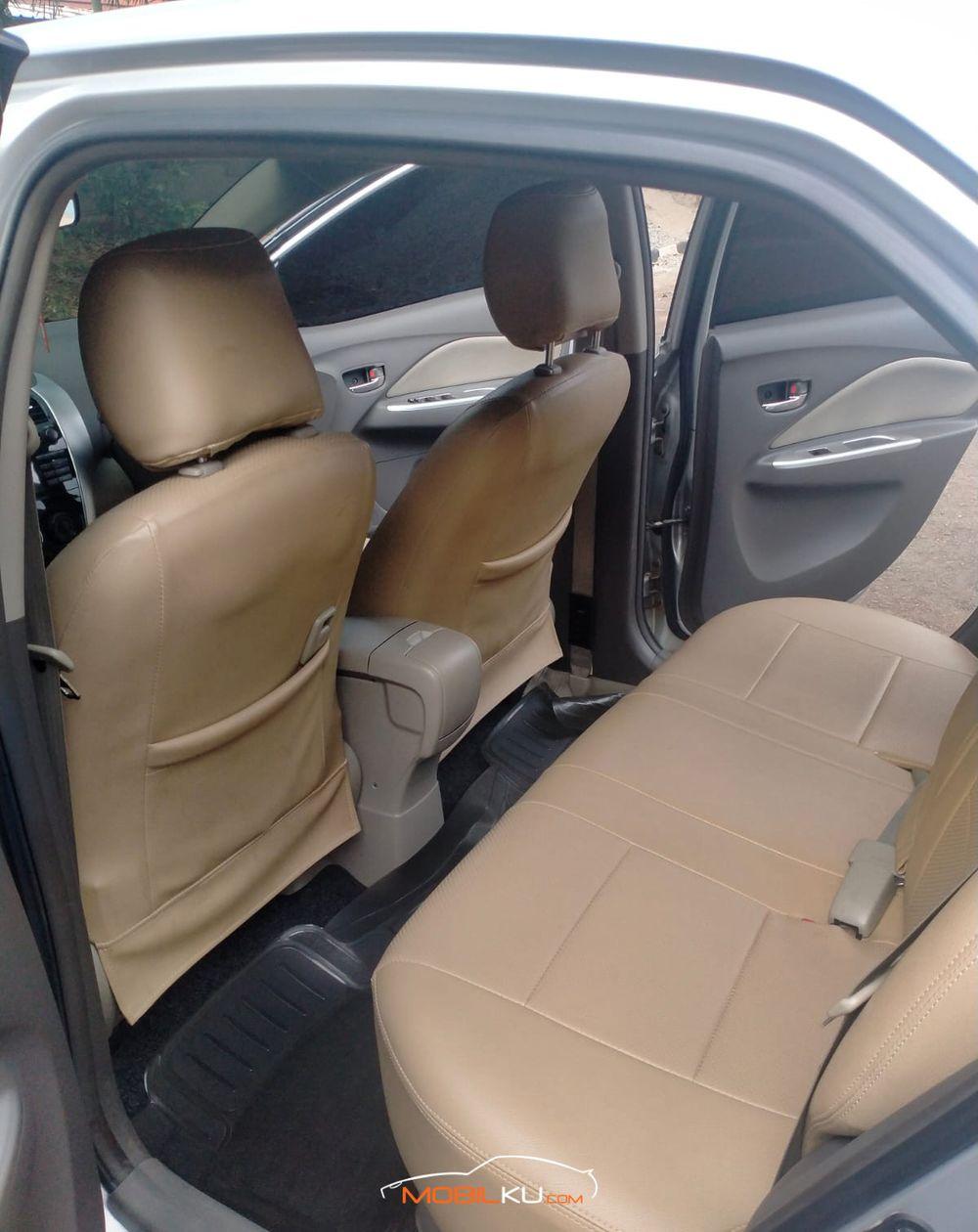 Mobil Toyota Vios 2012