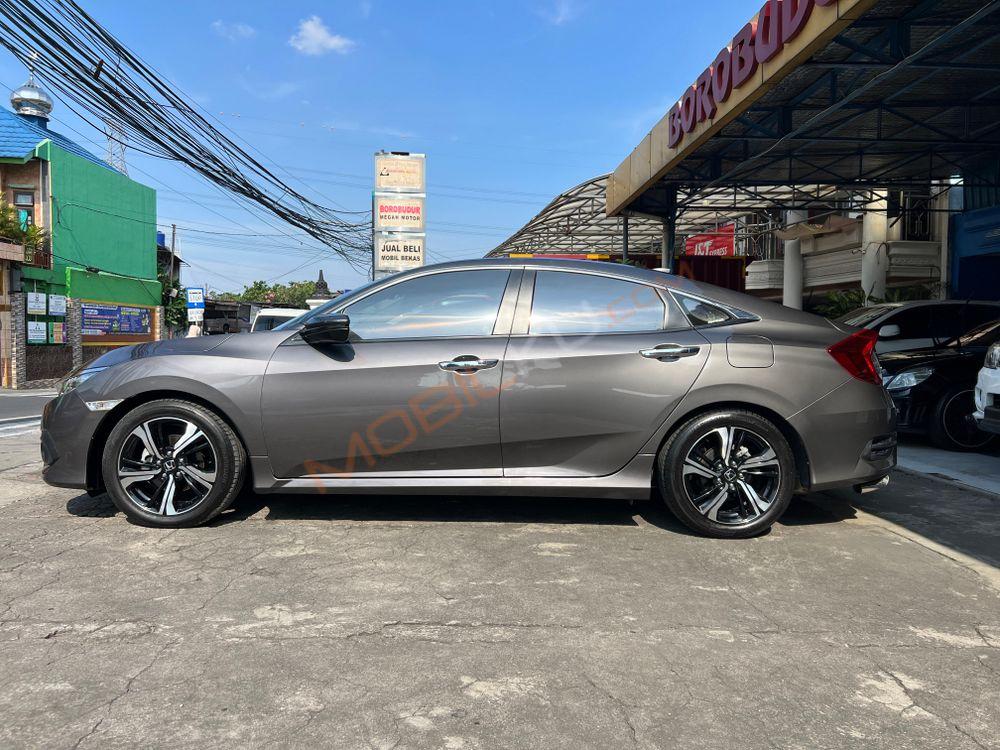 Mobil Honda Civic Sedan 2016
