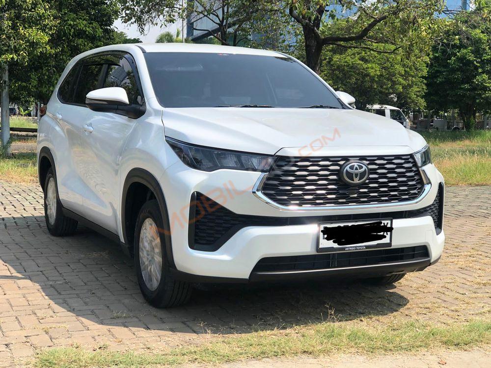 Mobil Toyota Kijang Innova 2023