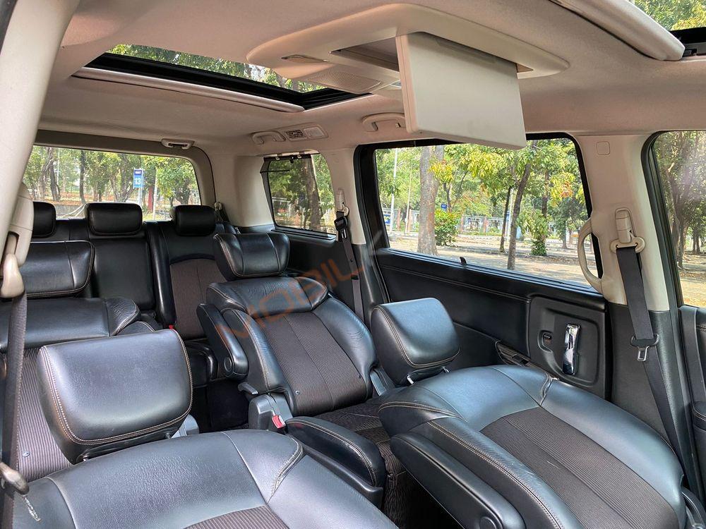 Mobil Nissan Elgrand 2014