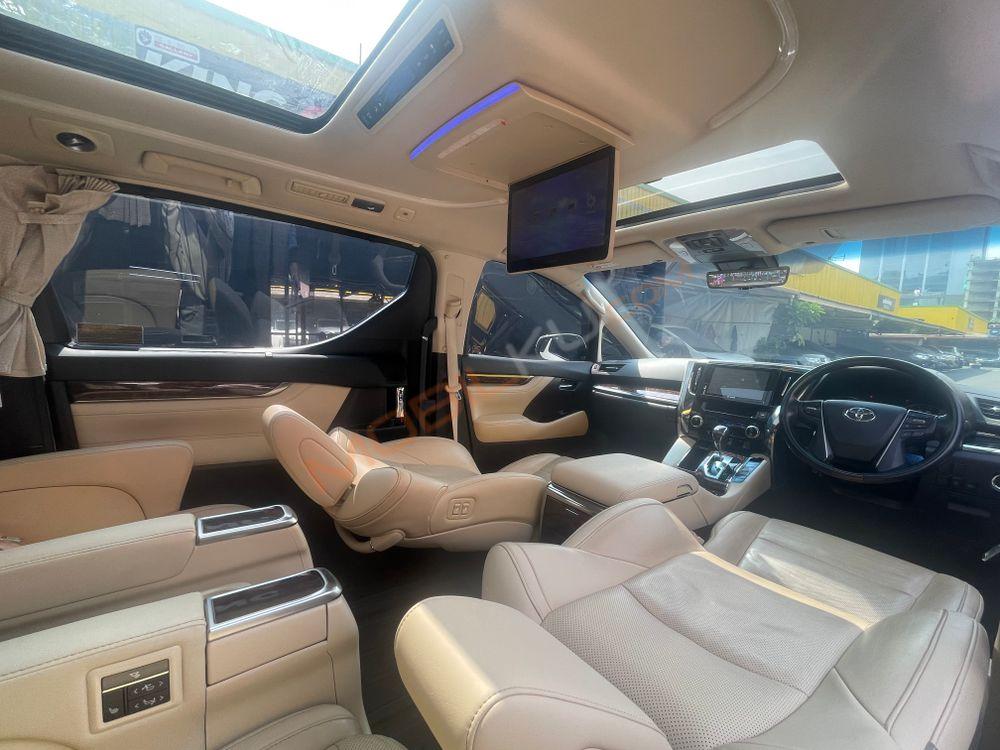 Mobil Toyota Alphard 2020