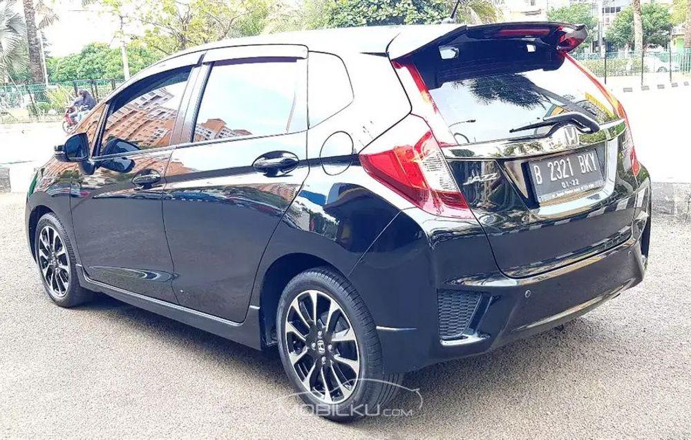 Mobil Honda Jazz 2016