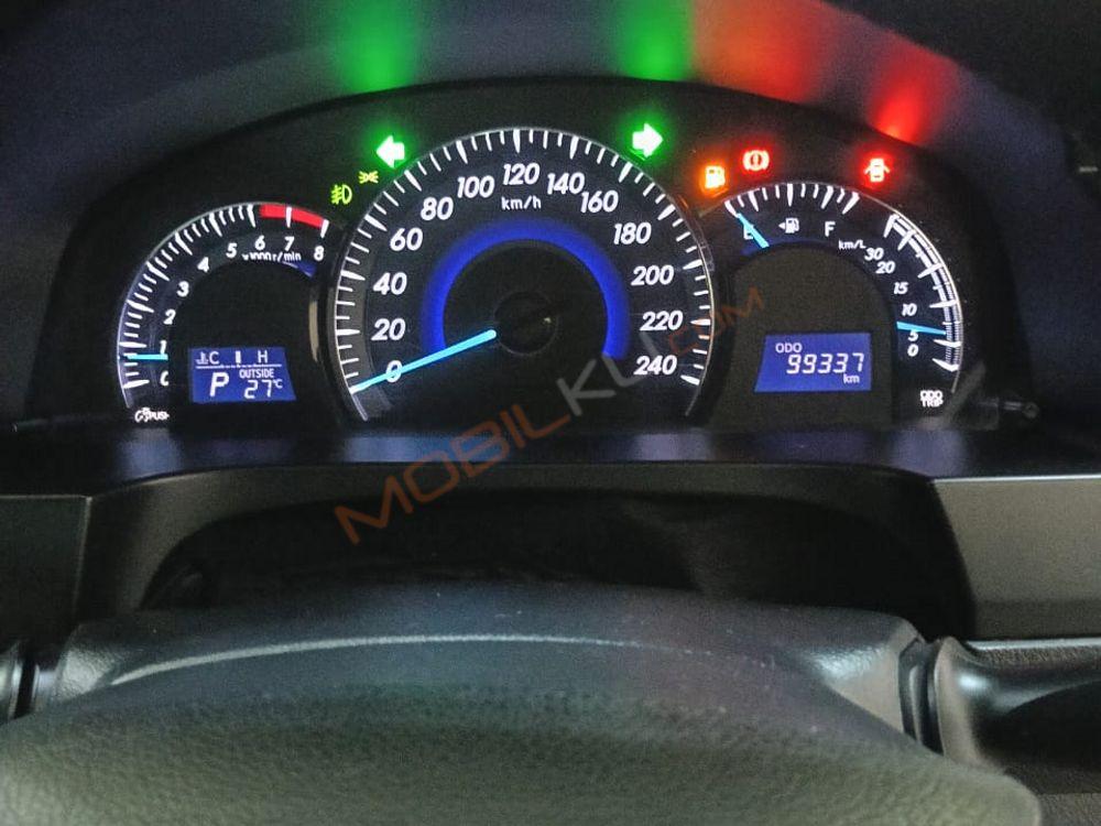 Mobil Toyota Camry 2012