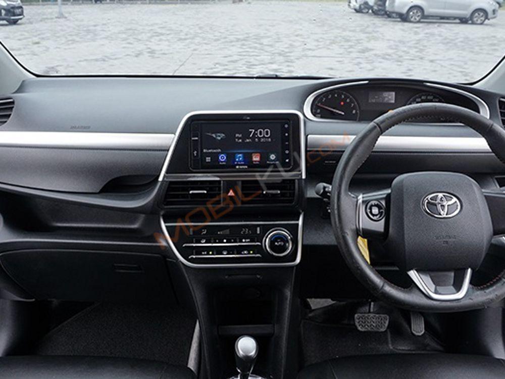 Mobil Toyota Sienta 2018
