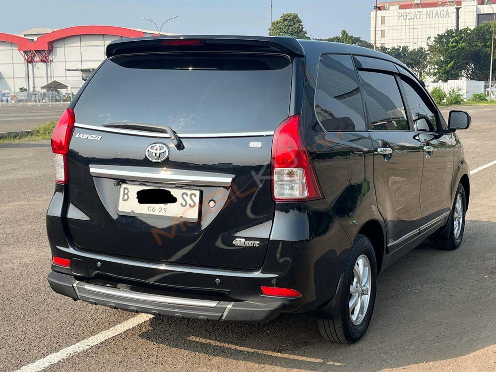 Mobil Toyota Avanza 2014