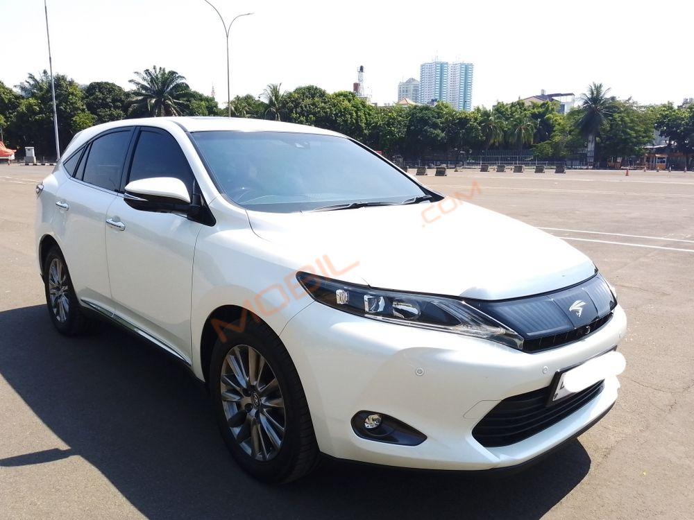 Mobil Toyota Harrier 2014