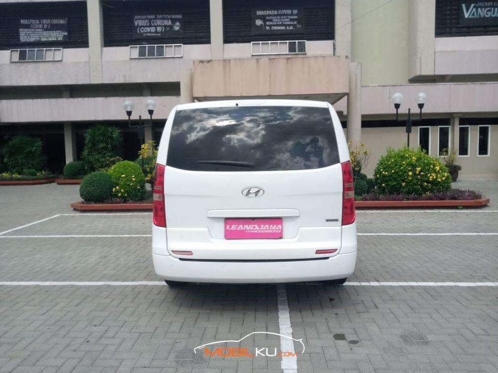 Mobil Hyundai H-1 2012