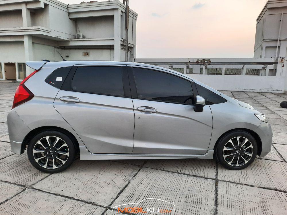 Mobil Honda Jazz 2016