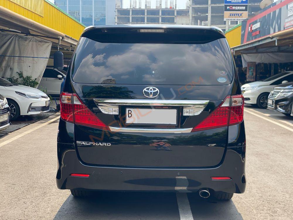 Mobil Toyota Alphard 2009
