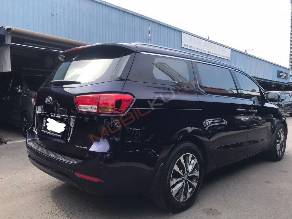 Mobil Kia Sedona 2017