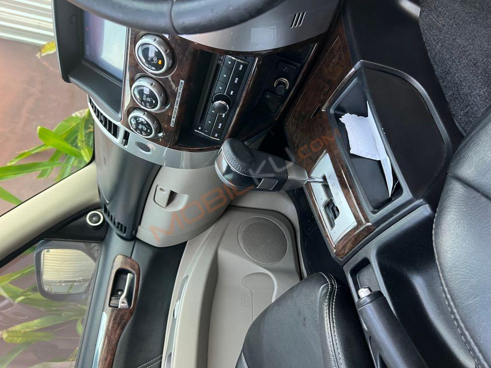 Mobil Mitsubishi Pajero 2012