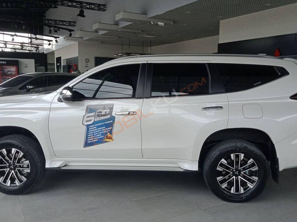 Mobil Mitsubishi Pajero Sport 2022