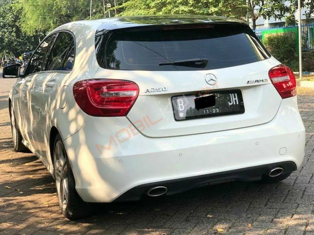 Mobil Mercedes-Benz A-Class 2013