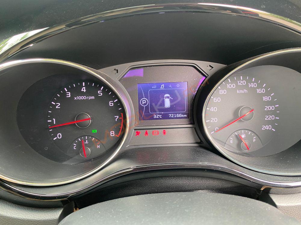 Mobil Kia Sedona 2017