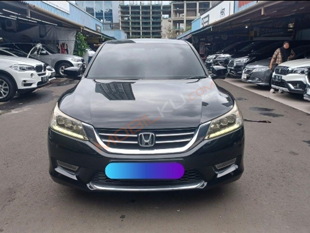 Mobil Honda Accord 2013