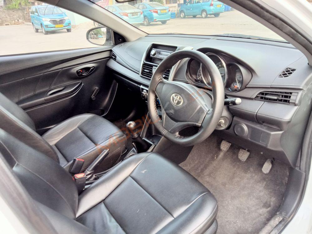 Mobil Toyota Limo 2014