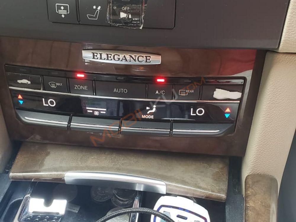 Mobil Mercedes-Benz E-Class 2010