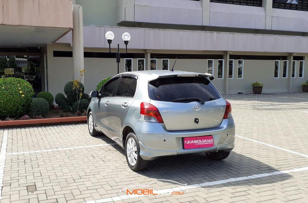 Mobil Toyota Yaris 2010