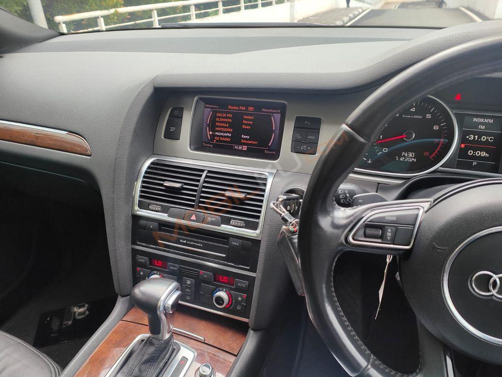 Mobil Audi Q7 2012