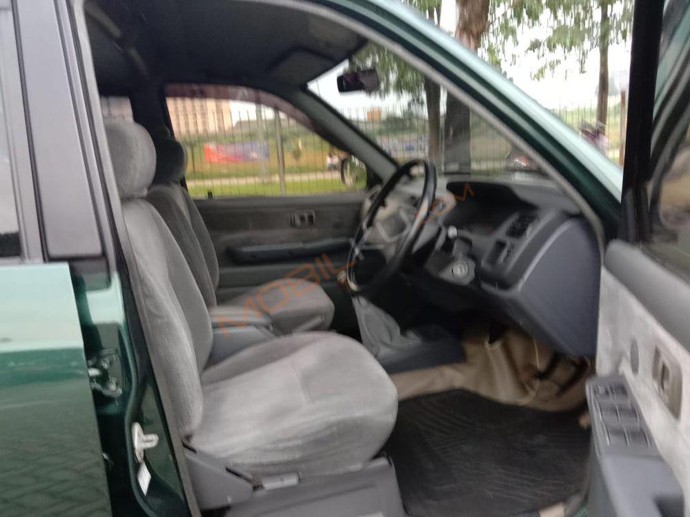 Mobil Toyota Kijang 1997