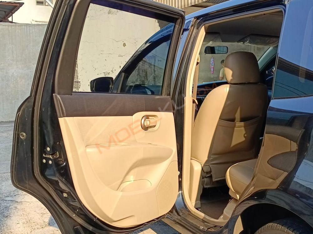 Mobil Nissan Livina 2015