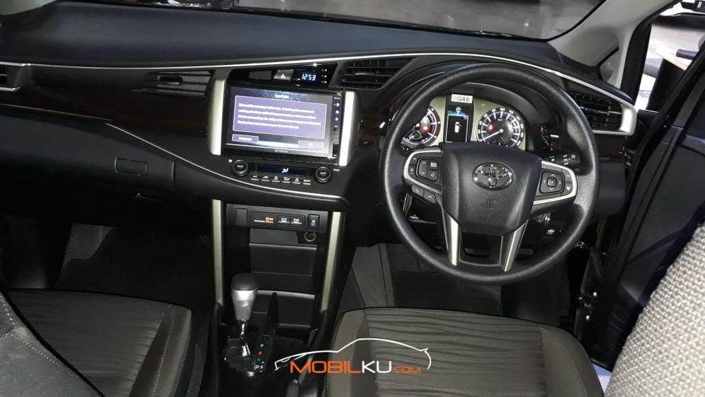 Mobil Toyota Kijang Innova 2021