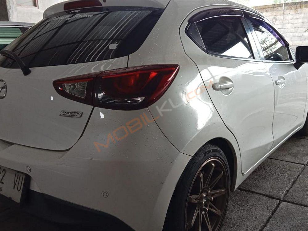 Mobil Mazda 2 Hatchback 2015