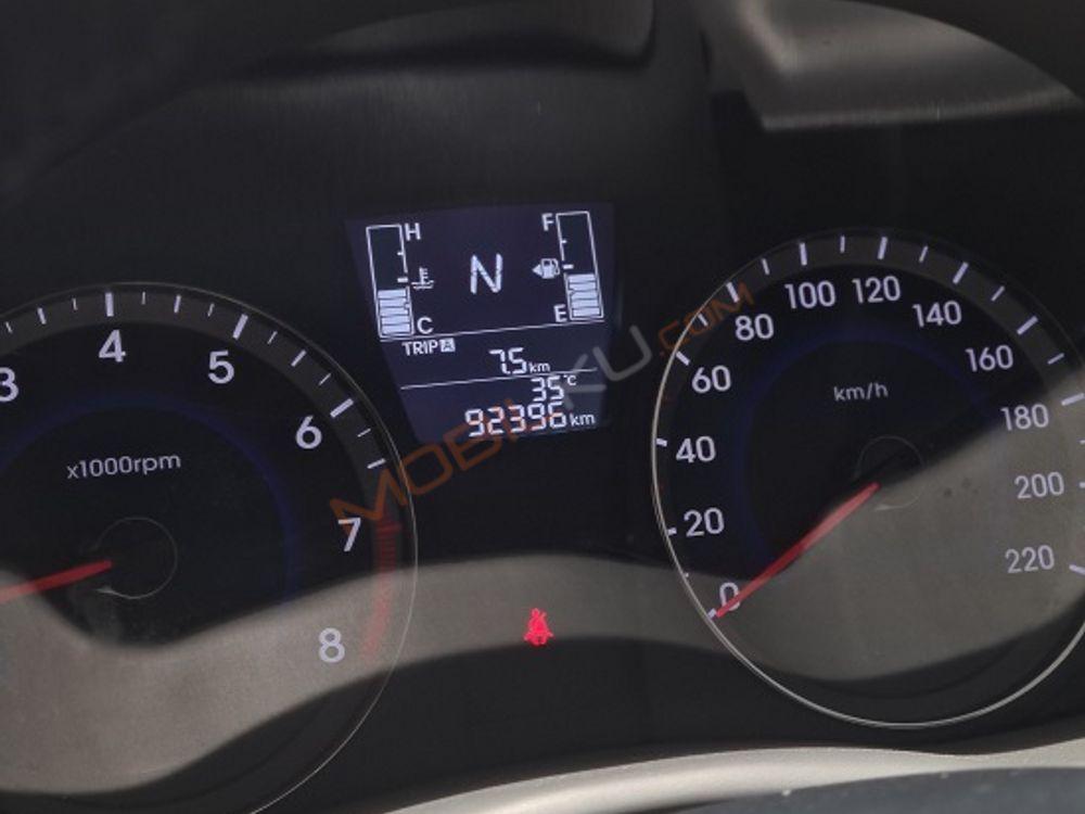 Mobil Hyundai Avega 2015