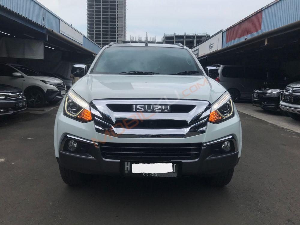 Mobil Isuzu MU-X 2017
