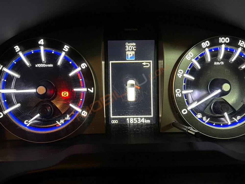 Mobil Toyota Kijang Innova 2017