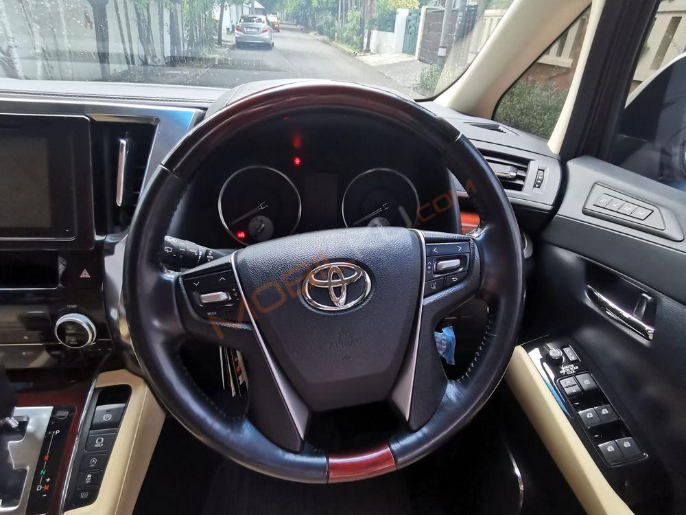 Mobil Toyota Alphard 2016