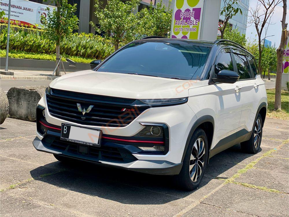 Mobil Wuling Almaz 2022