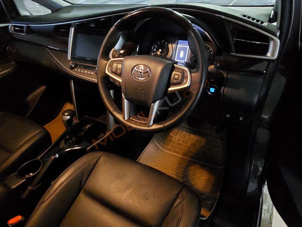 Mobil Toyota Kijang Innova 2018