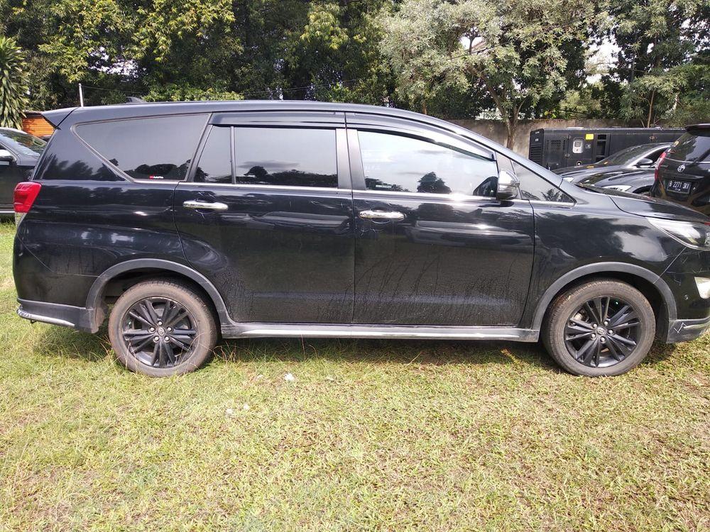 Mobil Toyota Kijang Innova 2020