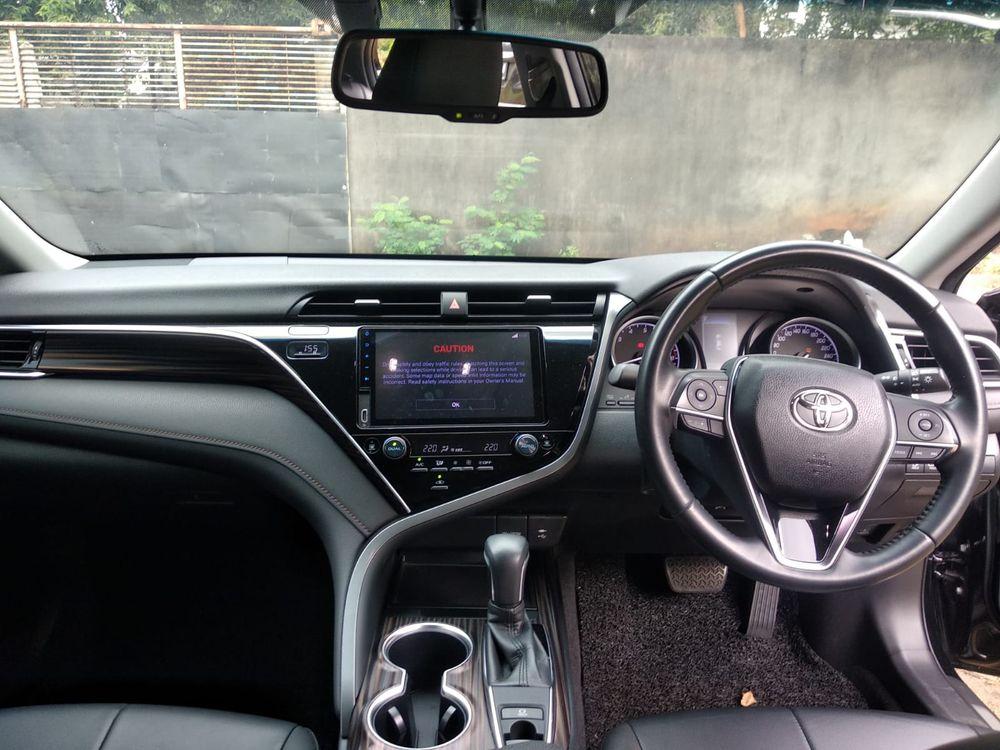 Mobil Toyota Camry 2020