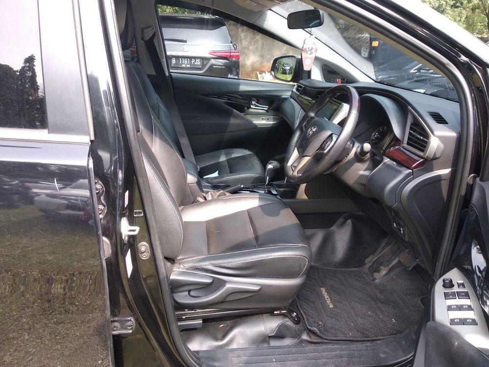 Mobil Toyota Kijang Innova 2020