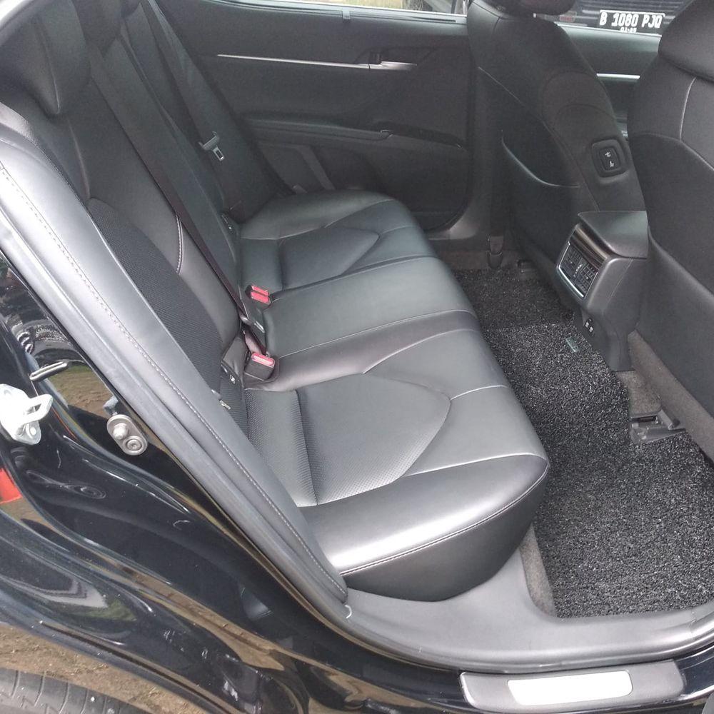 Mobil Toyota Camry 2020