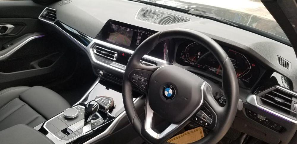 Mobil BMW 3 Series 2020