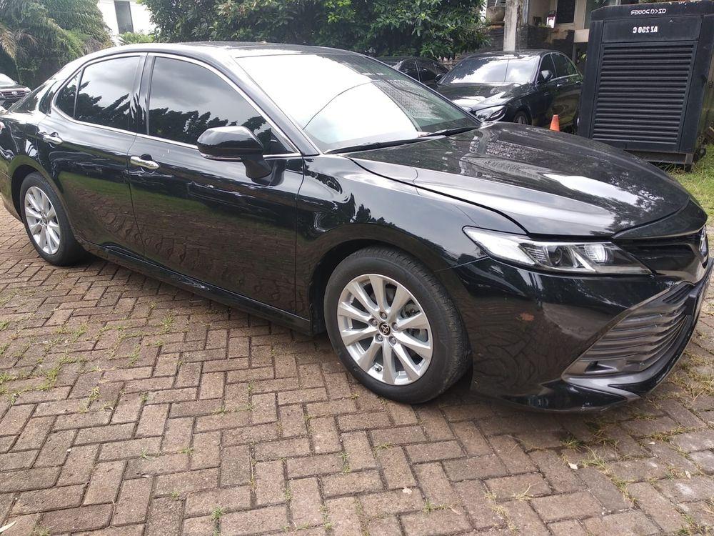 Mobil Toyota Camry 2020