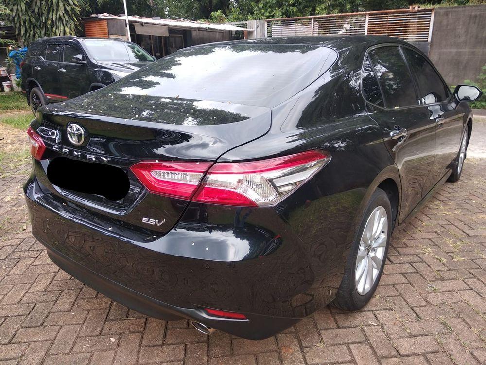 Mobil Toyota Camry 2020