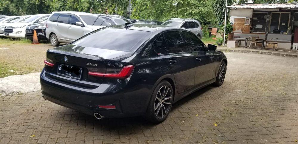 Mobil BMW 3 Series 2020