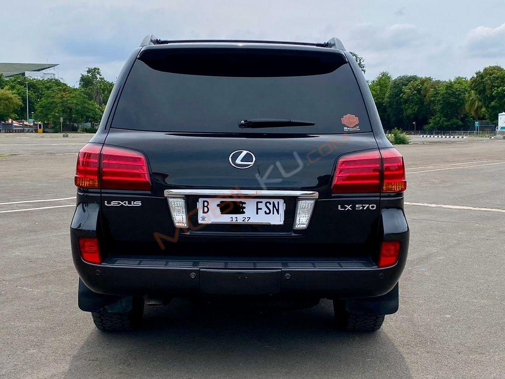Mobil Lexus LX 2011