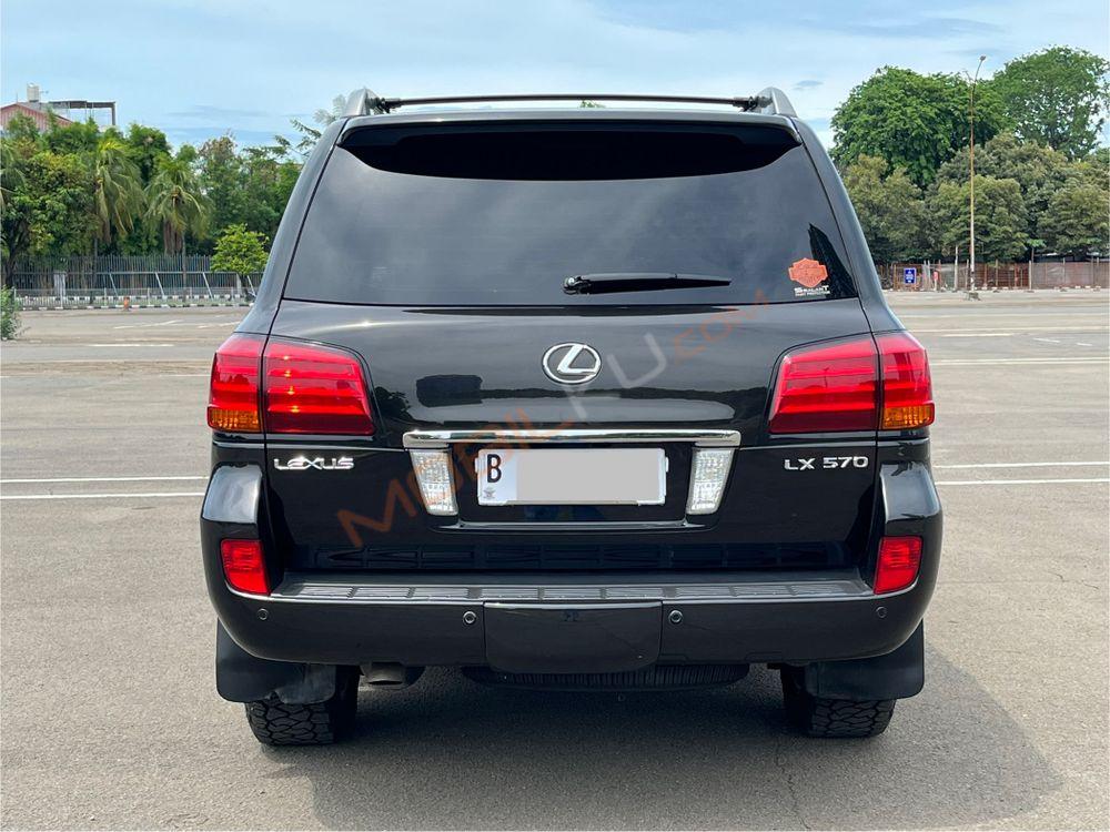Mobil Lexus LX 2011