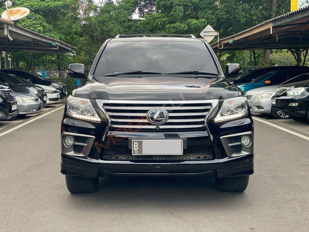 Mobil Lexus LX 2014