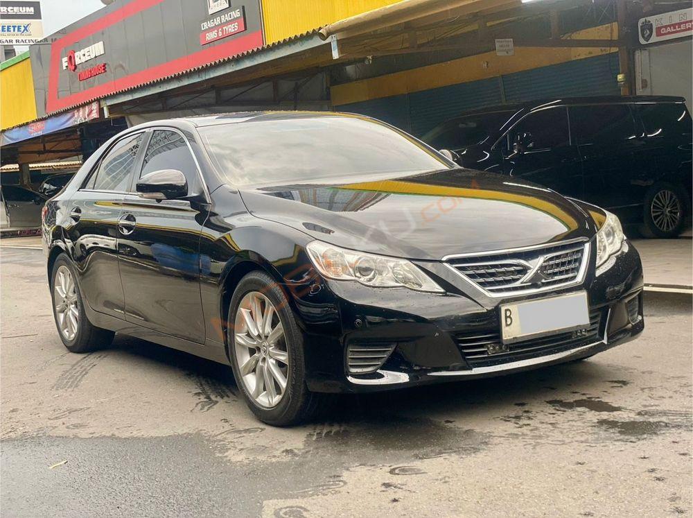 Mobil Toyota Mark X 2012