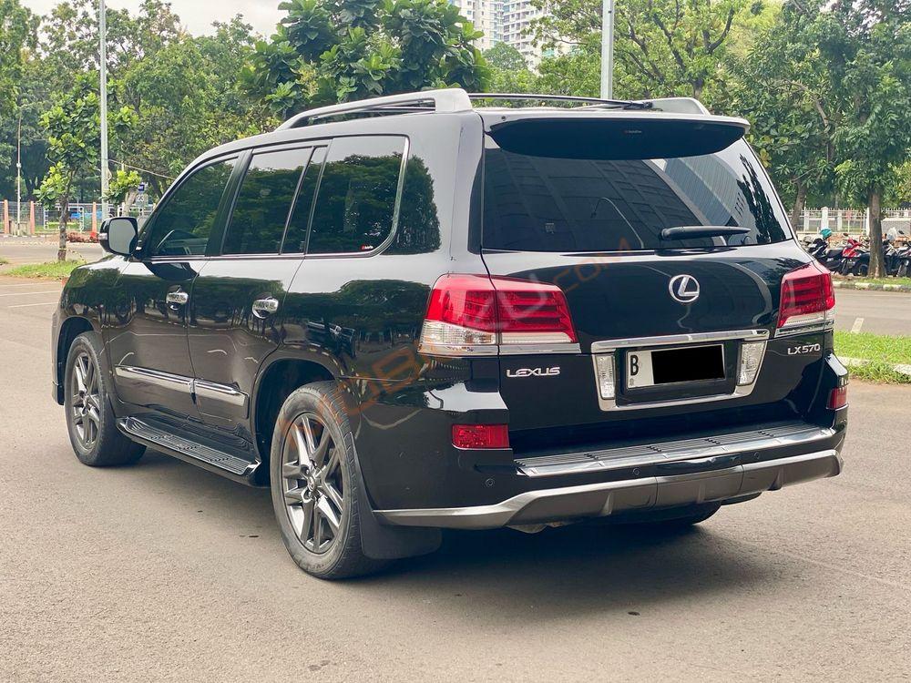 Mobil Lexus LX 2015