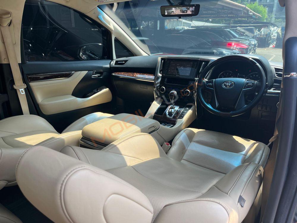 Mobil Toyota Alphard 2019