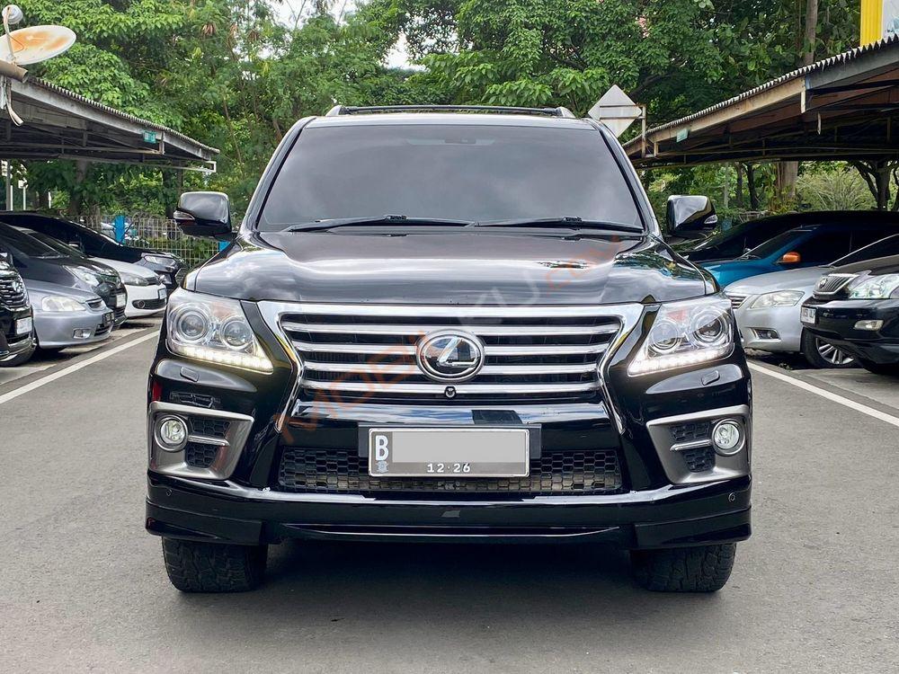 Mobil Lexus LX 2014