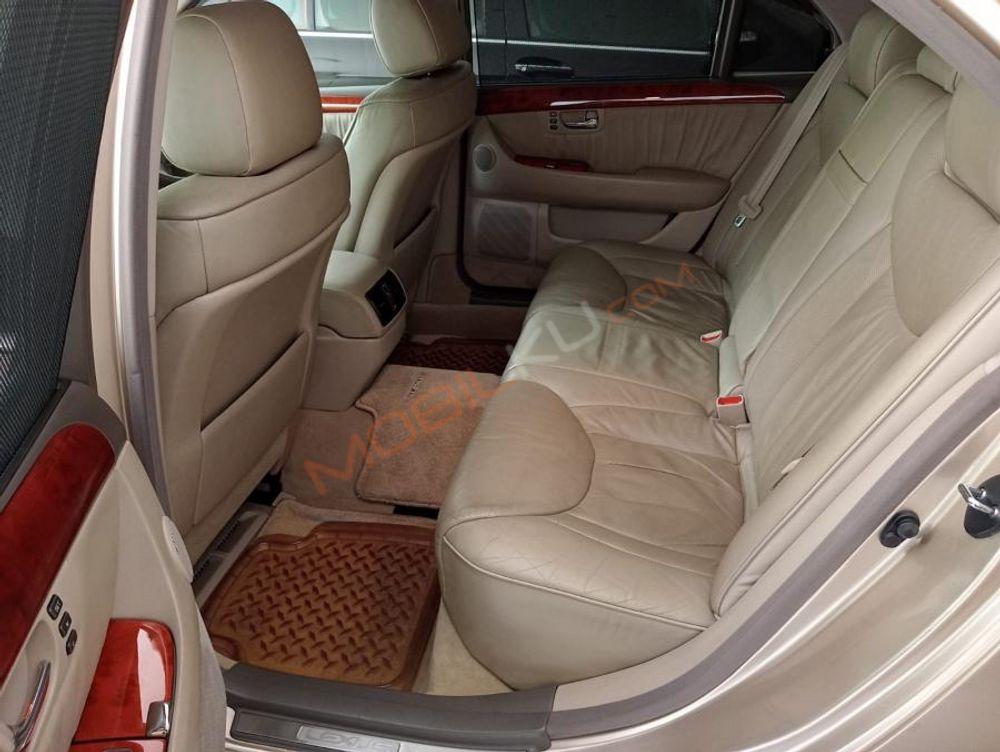 Mobil Lexus LS 2001